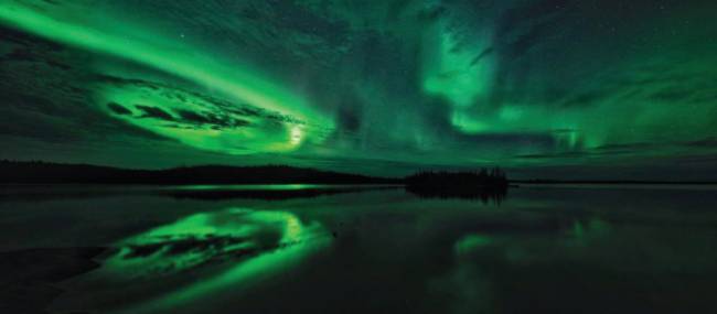 Aurora Borealis are mirrored on the lake during the summer/autumn | H Wang